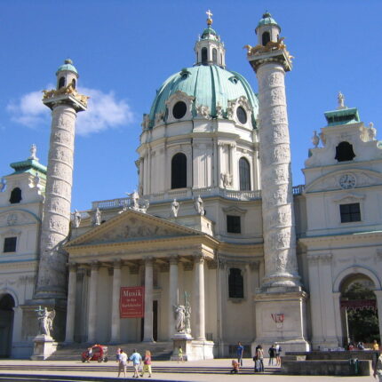 Église Saint-Charles-Borromée, Karlsplatz