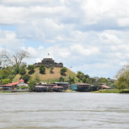 El Castillo Nicaragua, vue du village depuis le fleuve